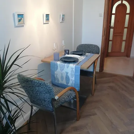 Victoria- две спални делукс до морската градина и центъра Apartman