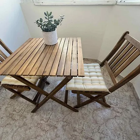 Apartamento на 2 мин от плажа!victoria- две спални делукс до морската градина и центъра