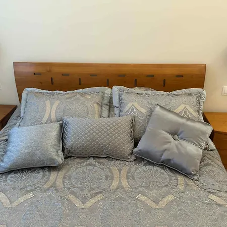 Apartament Victoria- две спални делукс до морската градина и центъра