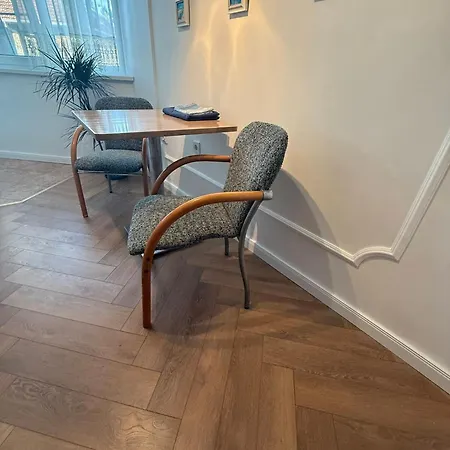 Victoria- две спални делукс до морската градина и центъра