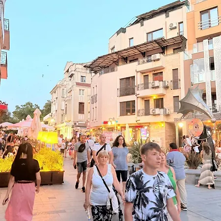 Apartman Victoria- две спални делукс до морската градина и центъра