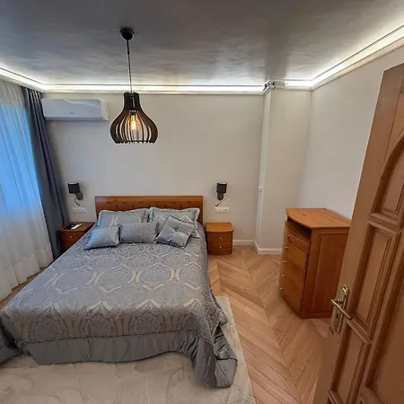 Apartament Victoria- две спални делукс до морската градина и центъра