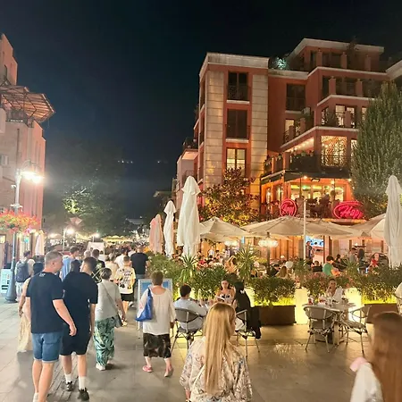 Victoria- две спални делукс до морската градина и центъра Apartman