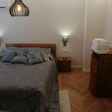 Victoria- две спални делукс до морската градина и центъра Apartament Burgas