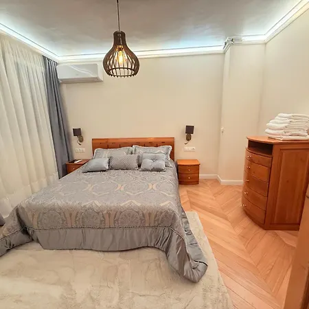 на 2 мин от плажа!victoria- две спални делукс до морската градина и центъра Apartment *