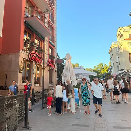 на 2 мин от плажа!victoria- две спални делукс до морската градина и центъра Burgas