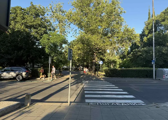 公寓 Victoria- две спални делукс до морската градина и центъра 布尔加斯